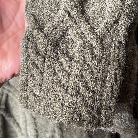 Belle by Belldini women’s crew neck high dimensional sweater in green and size L - Picture 7 of 8